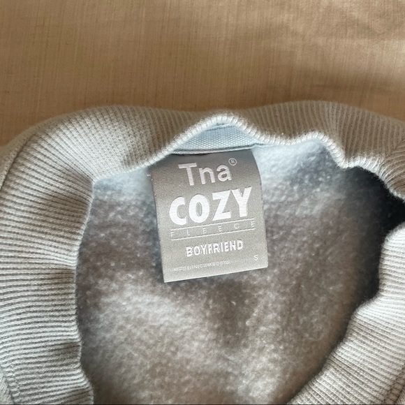 TNA Cozy Fleece Boyfriend Crew Sweatshirt Aritzia - Picture 7 of 8